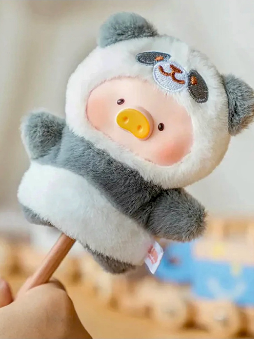 Lulu the Piggy “Clumsy Otter” Animal Party Puppet Show Series Pendant Open Box - Picture 6 of 6
